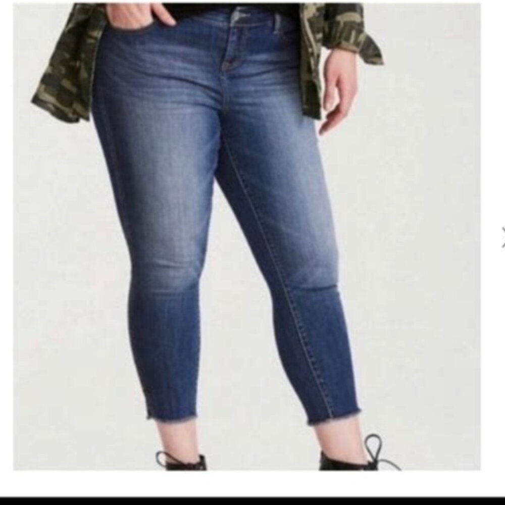 torrid boyfriend jegging dark wash like new size 16 frayed at ankle skinny jean